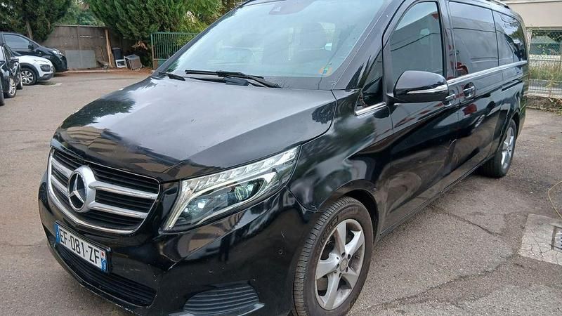Schwarz Gebraucht 2015 Mercedes V250 Van / Kleinbus | 32.899 € (Superpreis) - Bild 1/4