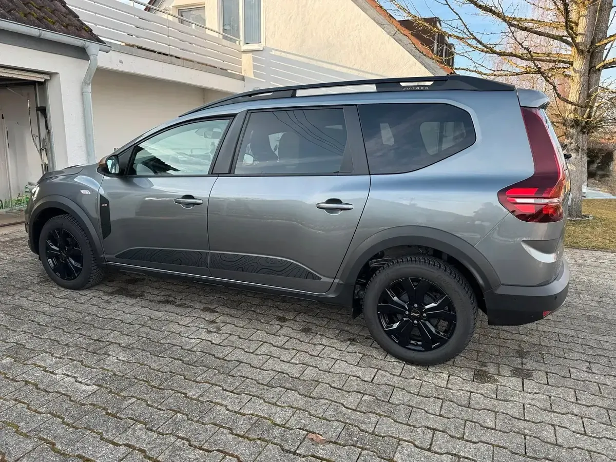 Gebraucht Dacia Jogger Extreme 110 PS (80 kW) 2024 Grau Van / Kleinbus