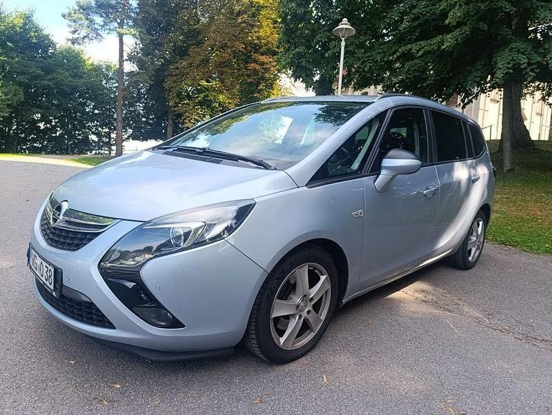 Grau Gebraucht 2016 Opel Zafira Tourer Van / Kleinbus | 7.650 € (Superpreis) - Bild 1/4