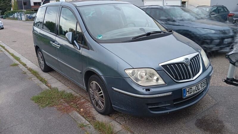 Grau Gebraucht 2009 Lancia Phedra Van / Kleinbus | 3.488 € - Bild 1/4