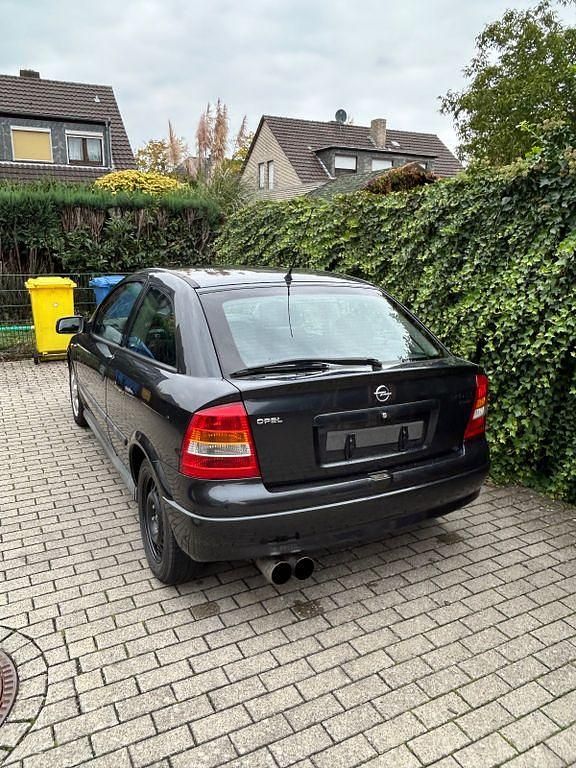 Grau Gebraucht 1998 Opel Astra Limousine | 599 € (Fairer Preis) - Bild 1/4