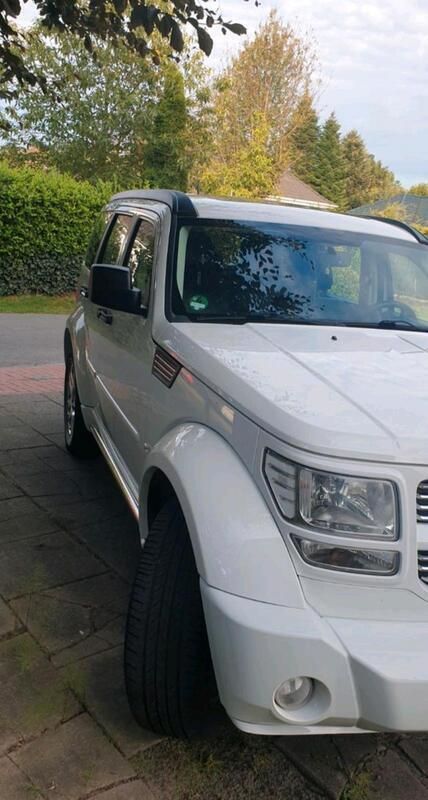 Weiß Gebraucht 2011 Dodge Nitro SUV | 8.000 € (Fairer Preis) - Bild 1/4