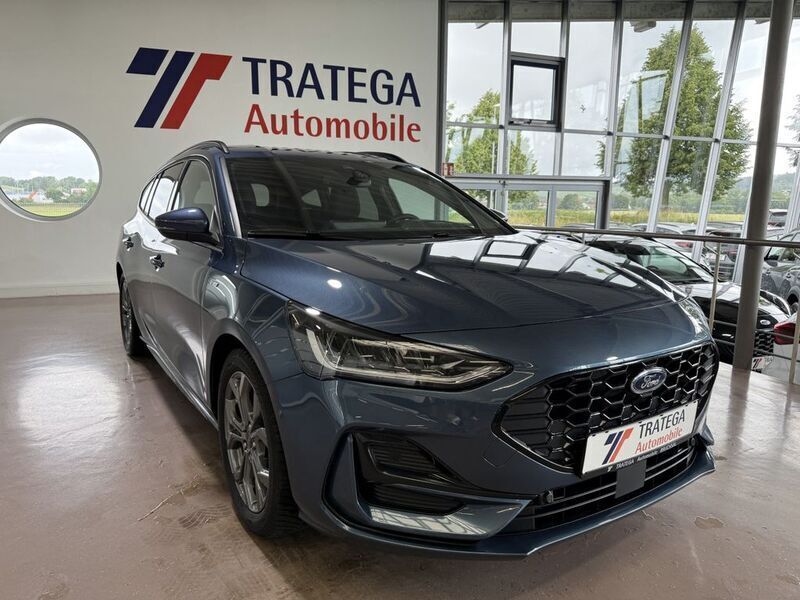 Blau Gebraucht 2024 Ford Focus ST-Line X Limousine | 27.490 € (Fairer Preis) - Bild 1/4