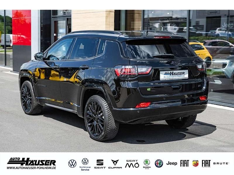 Gebraucht Jeep Compass 131 PS (96 kW) 2024 Schwarz SUV
