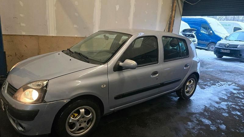 Gebraucht Renault Clio II 54 PS (39 kW) 2004 Blau Kleinwagen