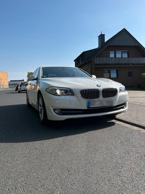 Weiß Gebraucht 2011 BMW 520 Kombi | 6.999 € (Superpreis) - Bild 1/4