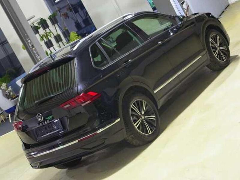 Gebraucht VW Tiguan Active 131 PS (96 kW) 2022 Deep black pearlescent SUV