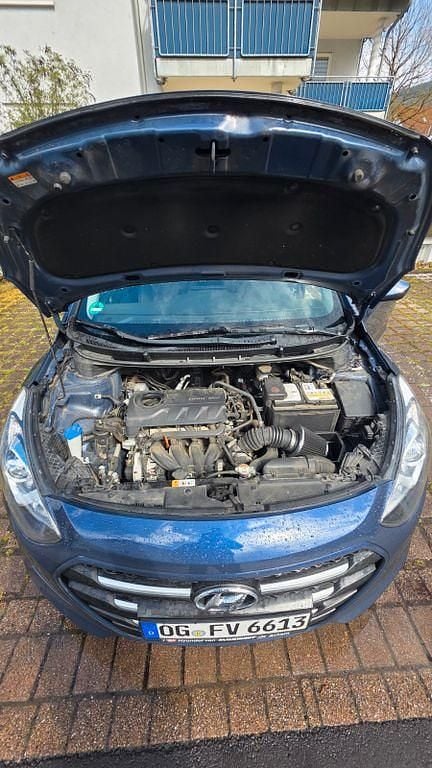 Gebraucht Hyundai i30 Select 101 PS (74 kW) 2017 Blau Limousine