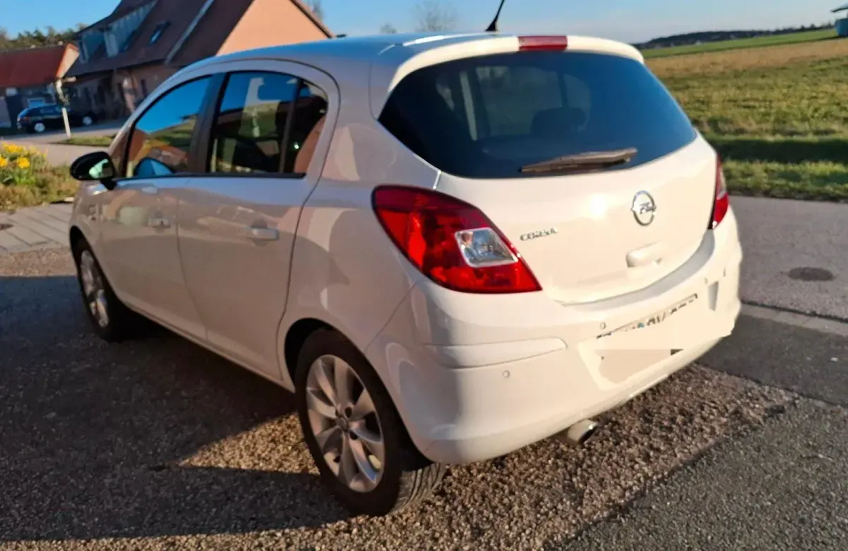 Gebraucht Opel Corsa Active 101 PS (74 kW) 2013 Weiß Kleinwagen