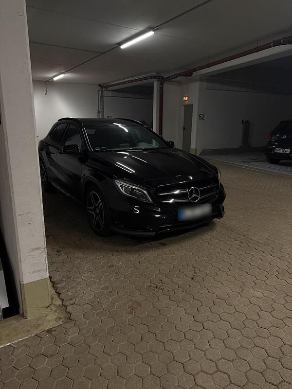Gebraucht Mercedes GLA250 211 PS (155 kW) 2016 Schwarz SUV