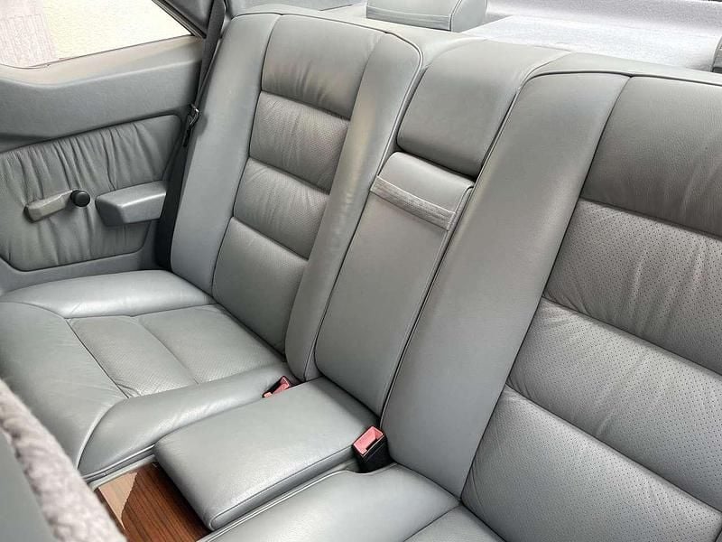 Gebraucht Mercedes E300 179 PS (131 kW) 1989 Schwarz Coupé