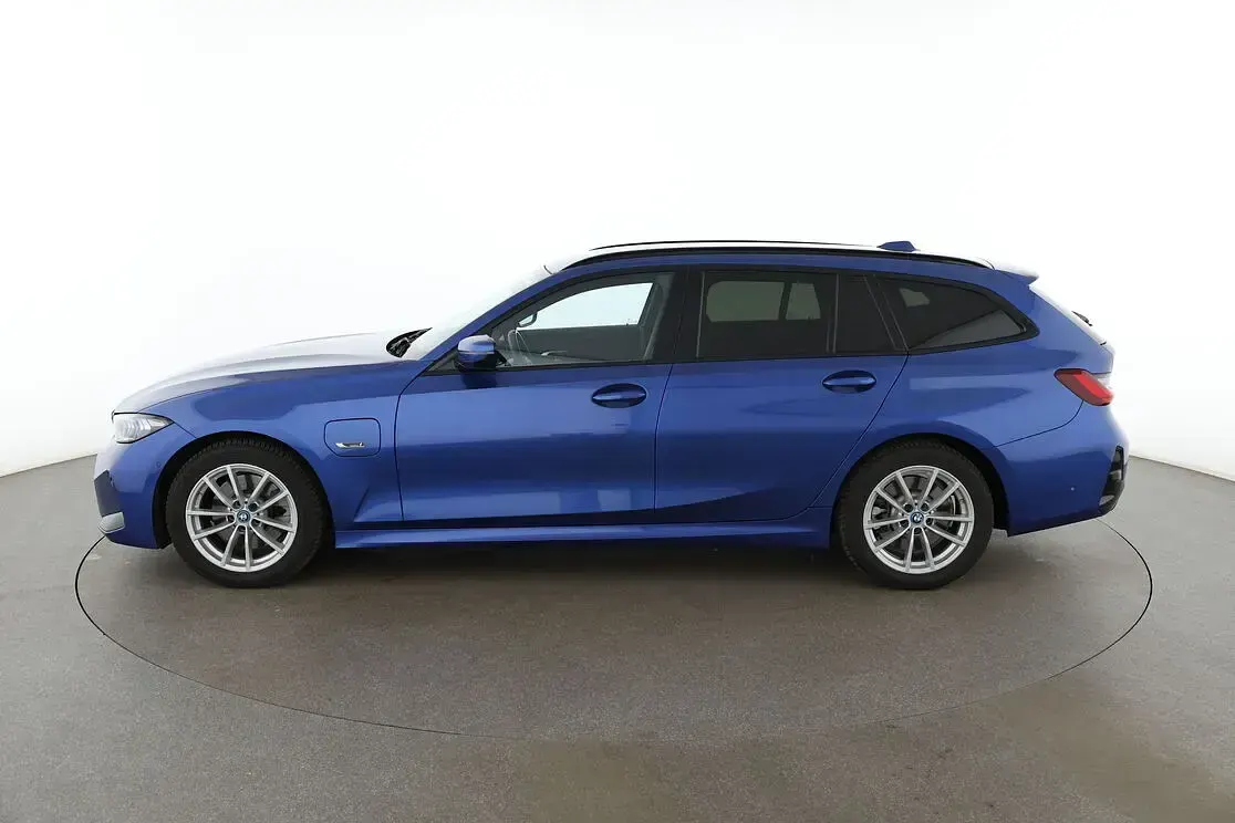 Gebraucht BMW 330e M Sport 2022 Blau Kombi