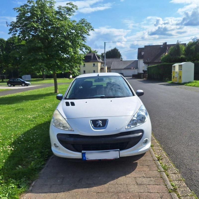 Weiß Gebraucht 2011 Peugeot 206+ Kleinwagen | 1.300 € (Superpreis) - Bild 1/4