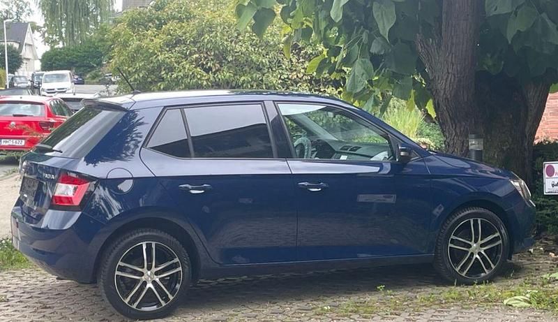 Blau Gebraucht 2016 Skoda Fabia Cool Edition Limousine | 7.750 € (Fairer Preis) - Bild 1/4