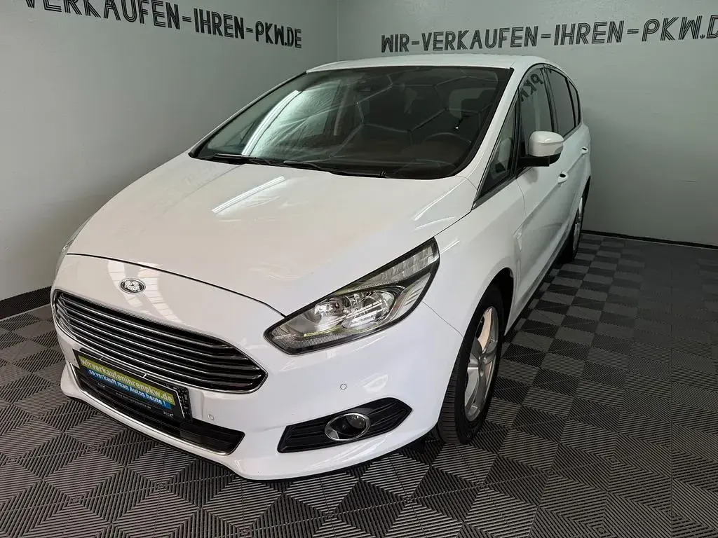 Gebraucht Ford S-MAX Titanium 241 PS (177 kW) 2018 Weiß Van / Kleinbus