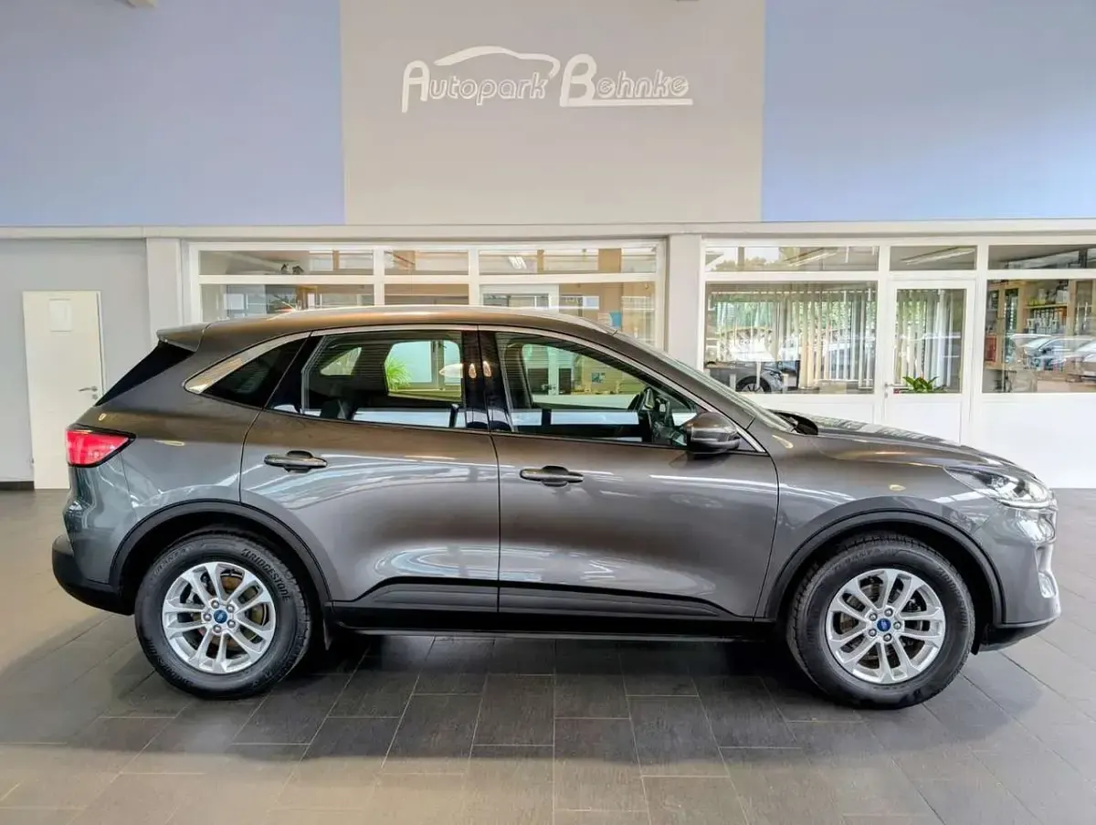 Gebraucht Ford Kuga Titanium 120 PS (88 kW) 2021 Grau SUV