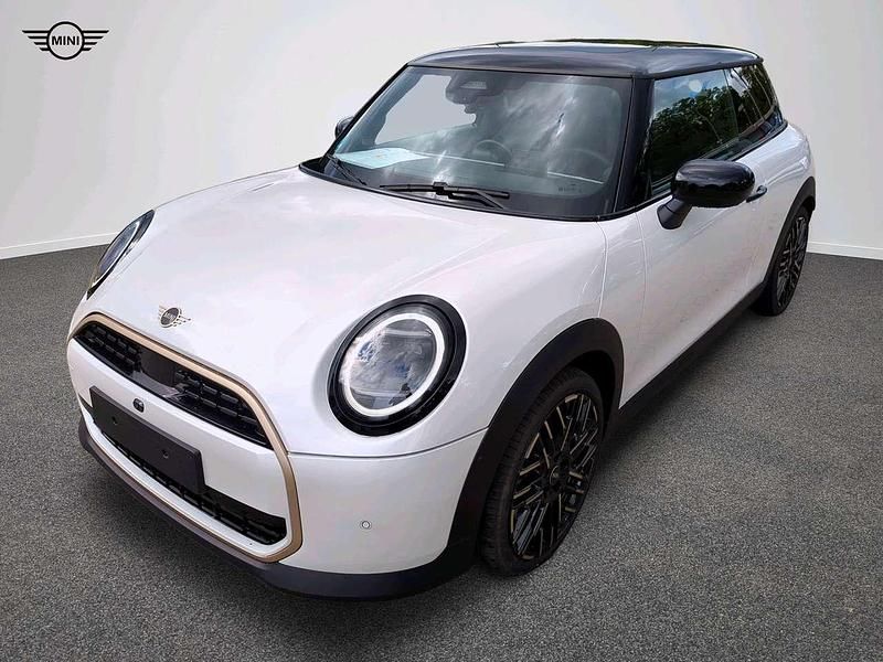 Weiß Gebraucht 2024 Mini Cooper Favoured Kleinwagen | 26.374 € (Guter Preis) - Bild 1/4