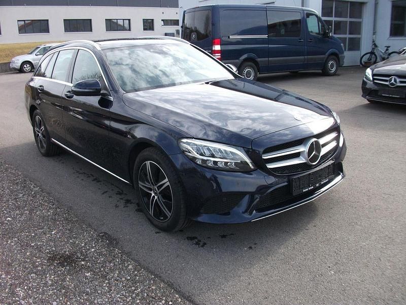 Gebraucht Mercedes C300 245 PS (180 kW) 2020 Blau Limousine