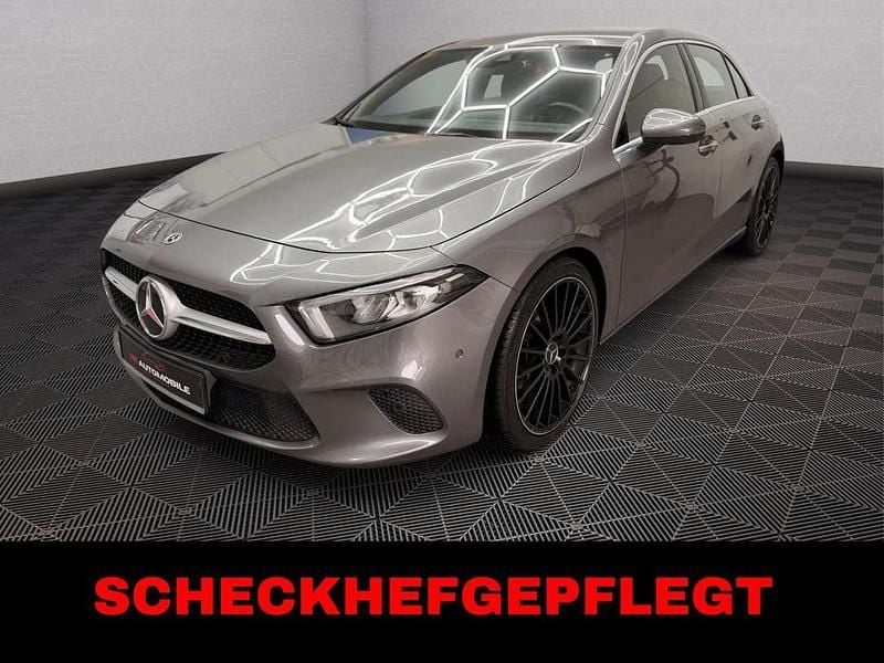 Grau Gebraucht 2021 Mercedes A180 Advanced Limousine | 19.900 € (Guter Preis) - Bild 1/4