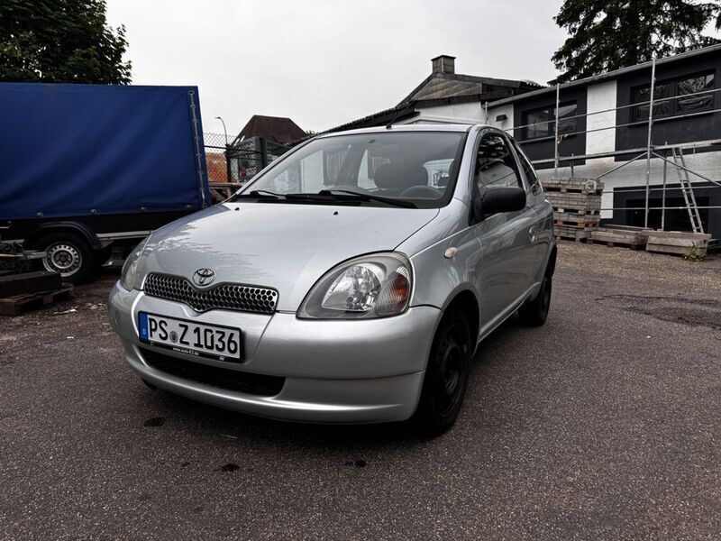 Silber Gebraucht 2002 Toyota Yaris Sol Limousine | 1.990 € (Fairer Preis) - Bild 1/4