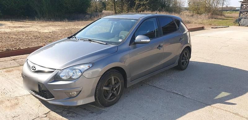 Gebraucht Hyundai i30 90 PS (66 kW) 2012 Limousine