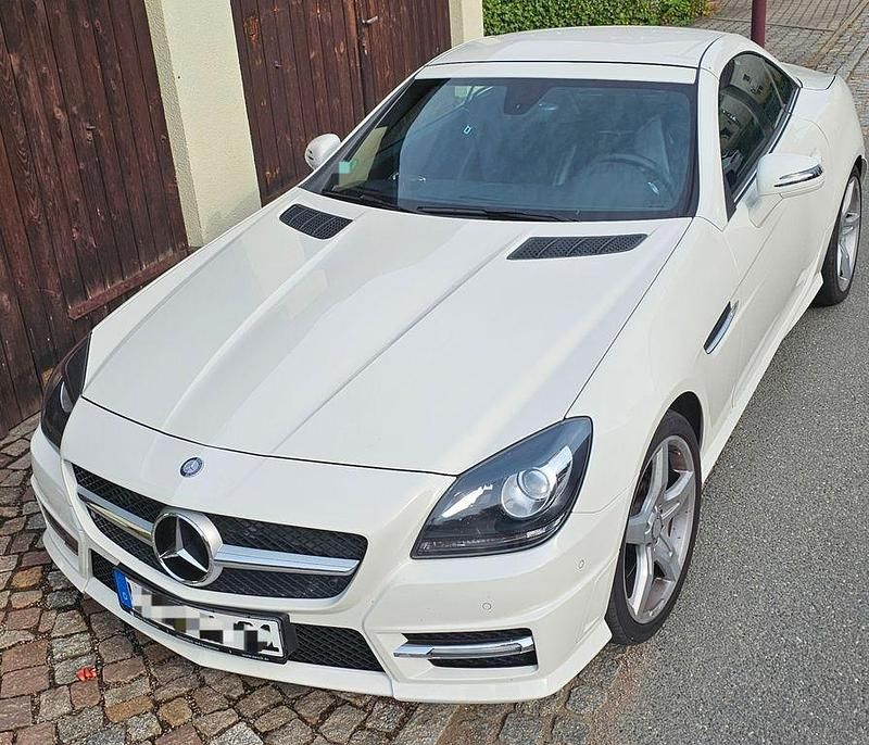 Weiß Gebraucht 2012 Mercedes SLK200 AMG line Cabrio | 20.490 € (Fairer Preis) - Bild 1/4