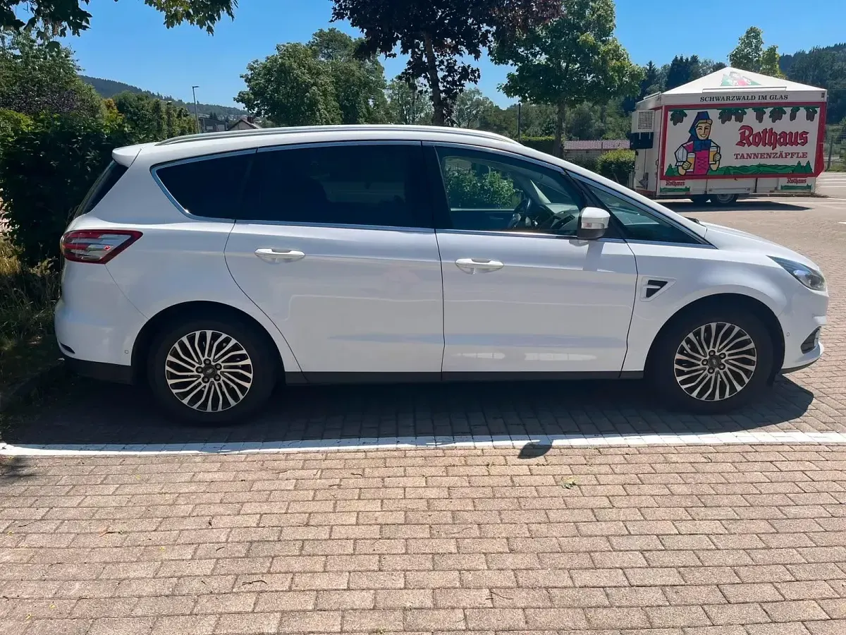 Gebraucht Ford S-MAX Titanium 190 PS (139 kW) 2018 Weiß Van / Kleinbus
