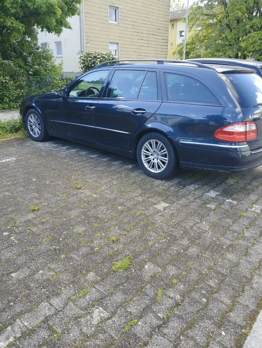 Używany Mercedes E280 190 KM (139 kW) 2005 Czarny Sedan/Limuzyna