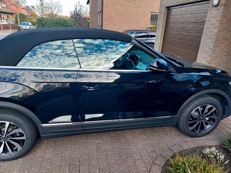 Schwarz Gebraucht 2023 VW T-Roc Cabriolet Style Cabrio | 26.700 € (Guter Preis) - Bild 1/4