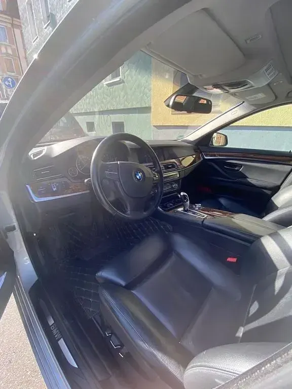 Gebraucht BMW 528 258 PS (189 kW) 2010 Silber Limousine