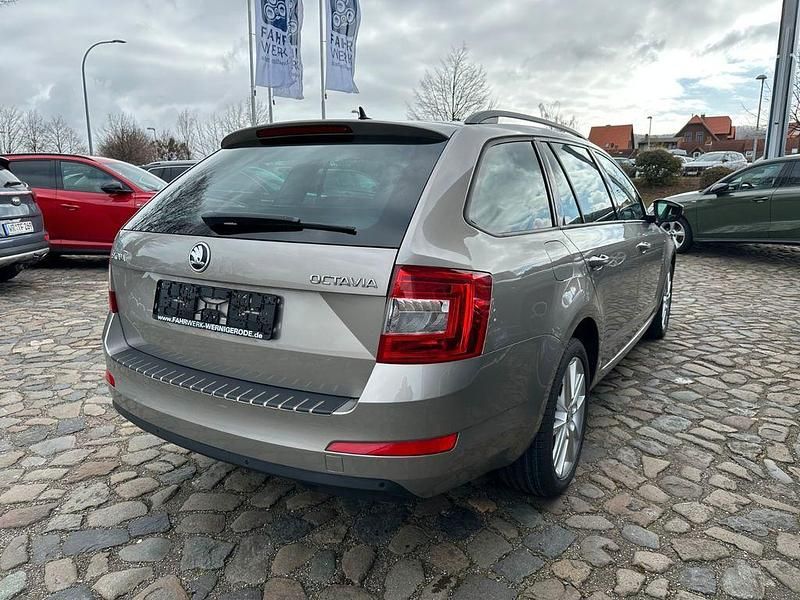 Gebraucht Skoda Octavia Joy 110 PS (80 kW) 2016 Beige Kleinwagen