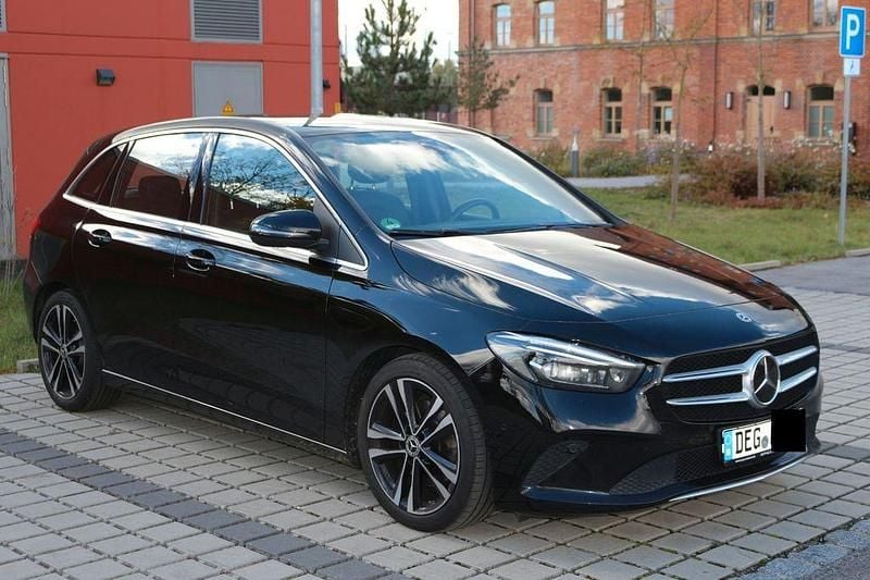 Schwarz Gebraucht 2020 Mercedes B220 Van / Kleinbus | 18.200 € (Guter Preis) - Bild 1/4