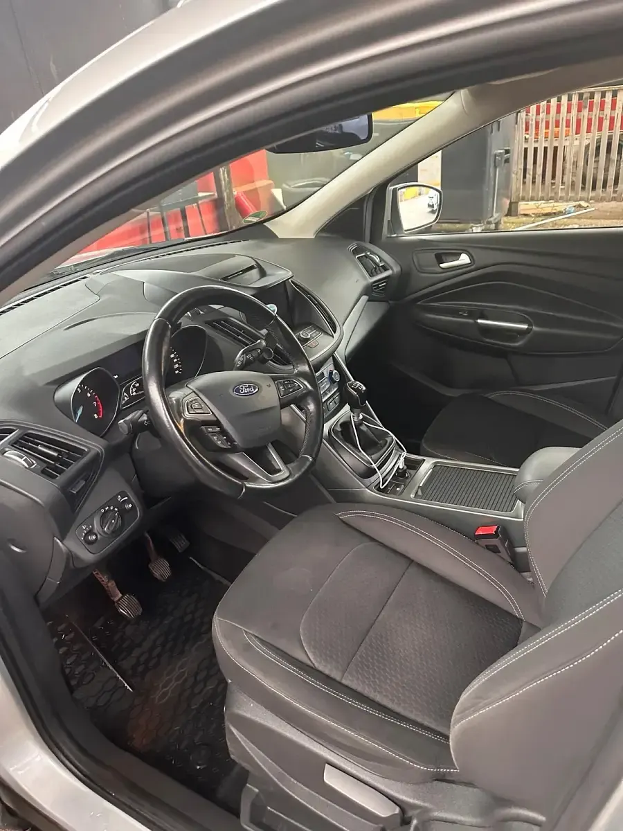 Usado Ford Kuga 150 CV (110 kW) 2019 Gris SUV