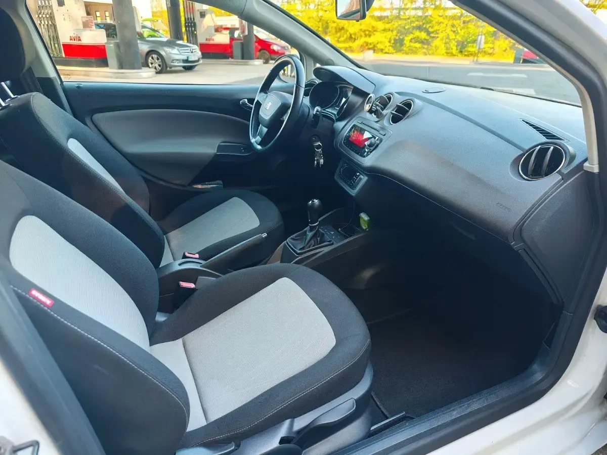 Gebraucht Seat Ibiza SC Style 90 PS (66 kW) 2012 Weiß Kleinwagen