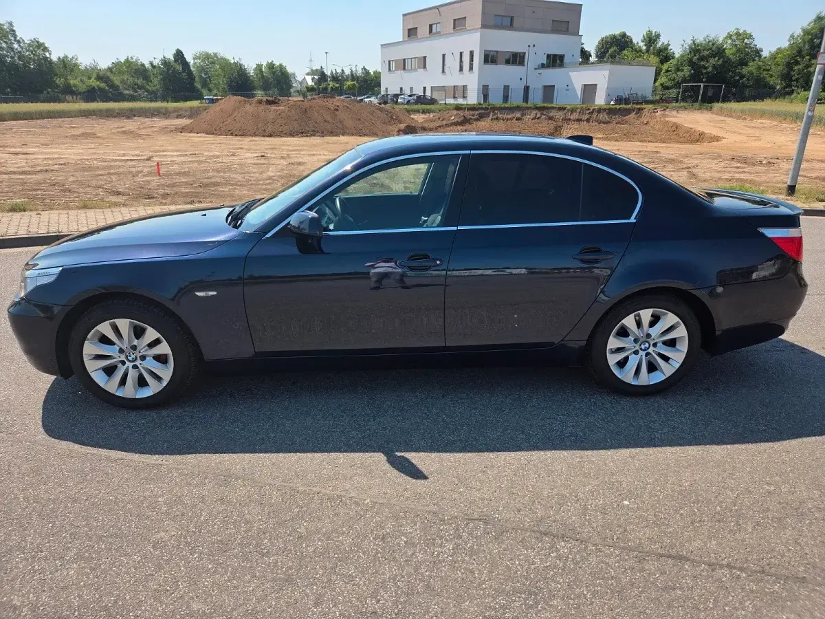 Gebraucht BMW 525 218 PS (160 kW) 2005 Blau Limousine