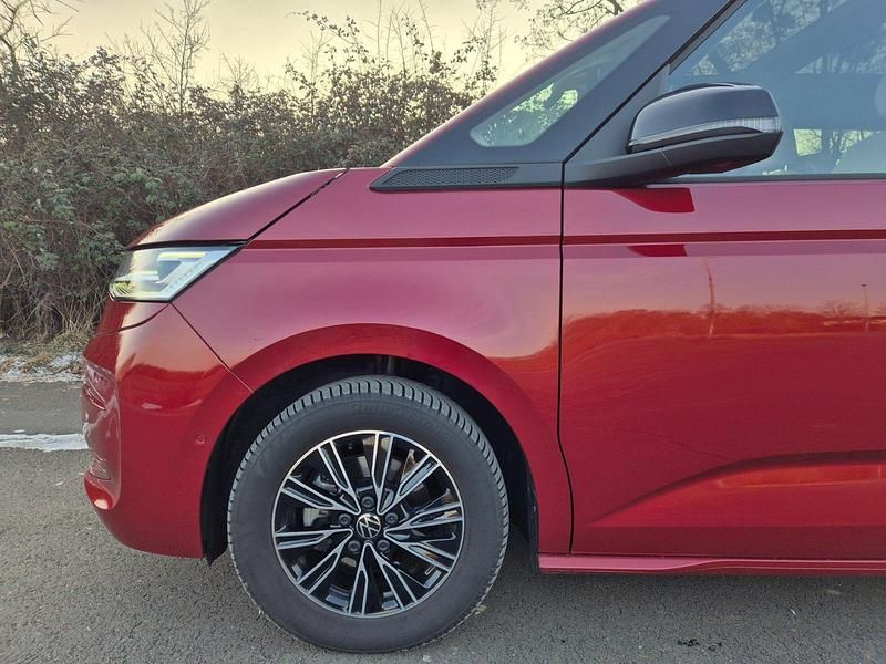 Gebraucht VW Multivan 150 PS (110 kW) 2025 Rot Van