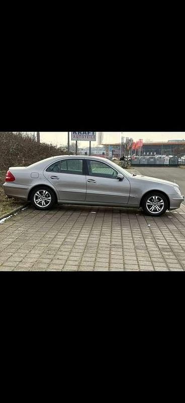 Gebraucht Mercedes E200 Elegance 163 PS (119 kW) 2005 Andere farben Limousine