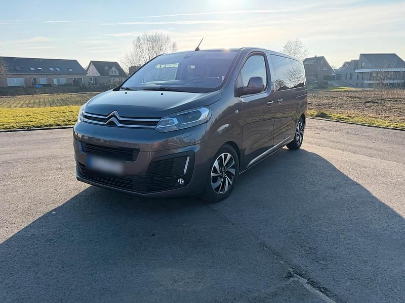 Grau Gebraucht 2017 Citroën Spacetourer Van / Kleinbus | 15.999 € (Superpreis) - Bild 1/4