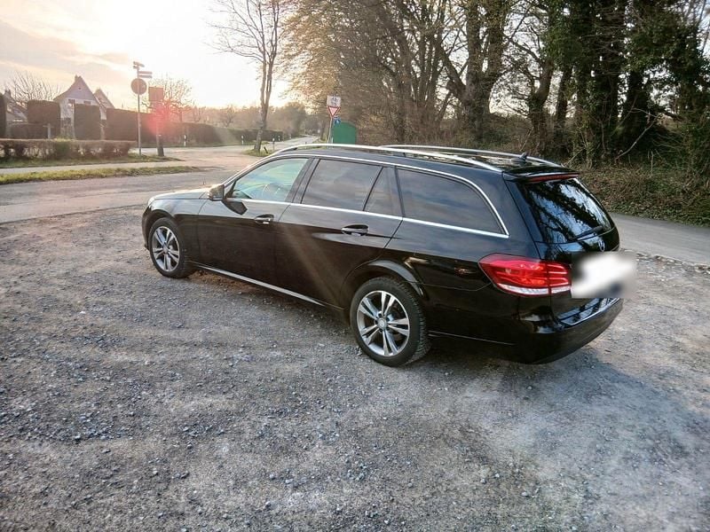 Gebraucht Mercedes E220 170 PS (125 kW) 2014 Schwarz Kombi