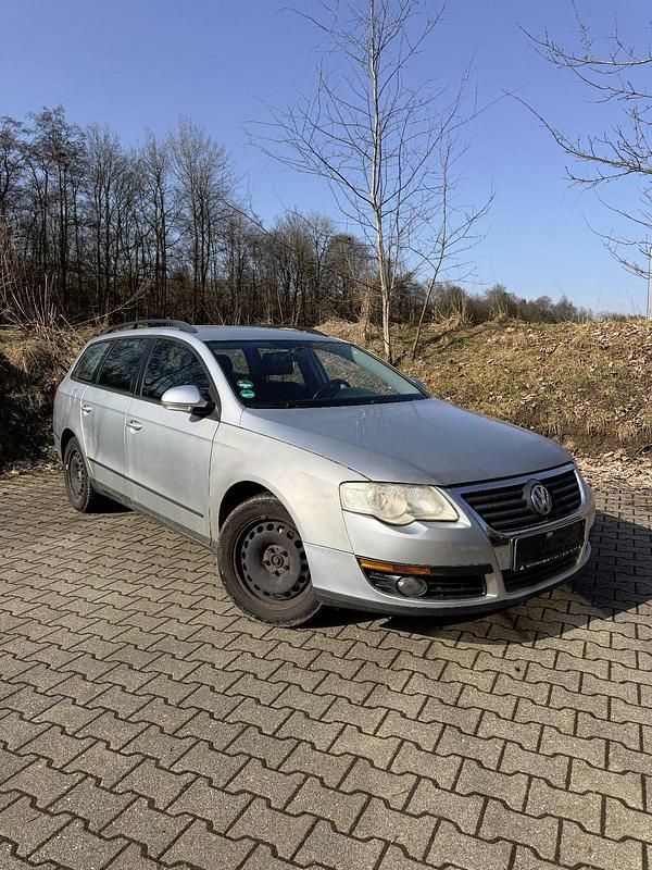 Gebraucht VW Passat 102 PS (75 kW) 2005 Silber Kombi
