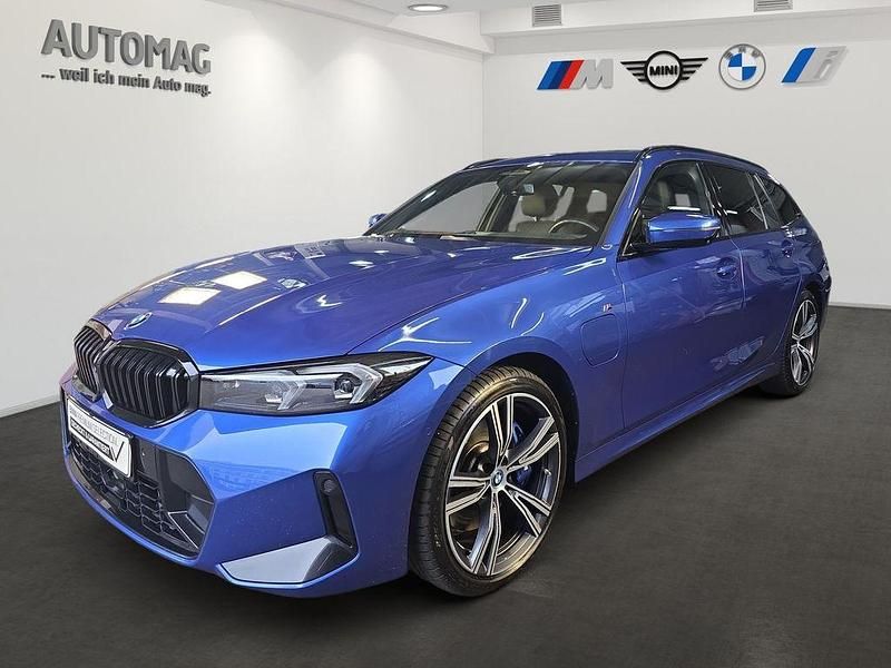Blau Gebraucht 2024 BMW 330e M Sport Kombi | 49.990 € (Teuer) - Bild 1/4