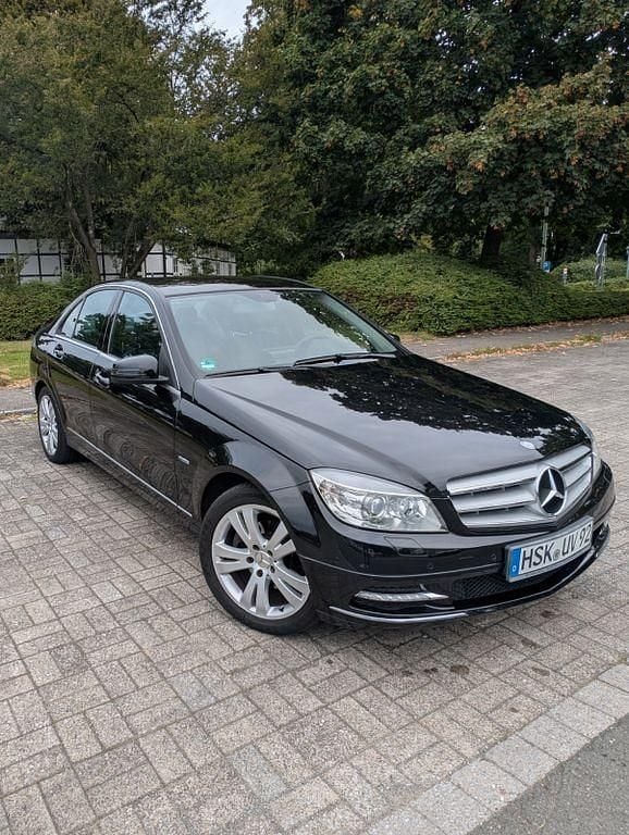 Schwarz Gebraucht 2011 Mercedes C200 Limousine | 9.900 € (Guter Preis) - Bild 1/4