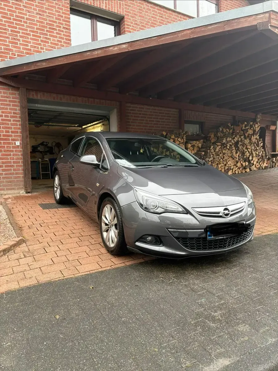 Gebraucht Opel Astra GTC 140 PS (102 kW) 2012 Grau Coupé