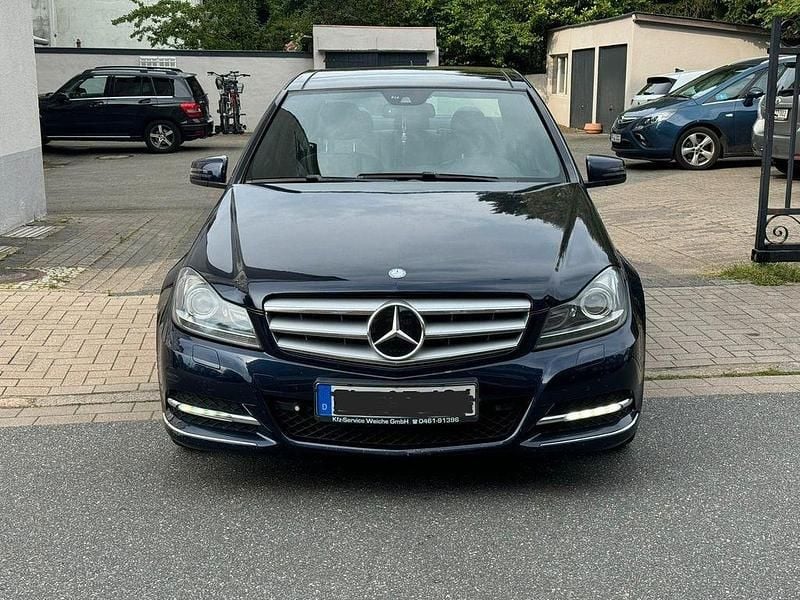 Blau Gebraucht 2013 Mercedes C300 Avantgarde Limousine | 12.500 € (Fairer Preis) - Bild 1/4
