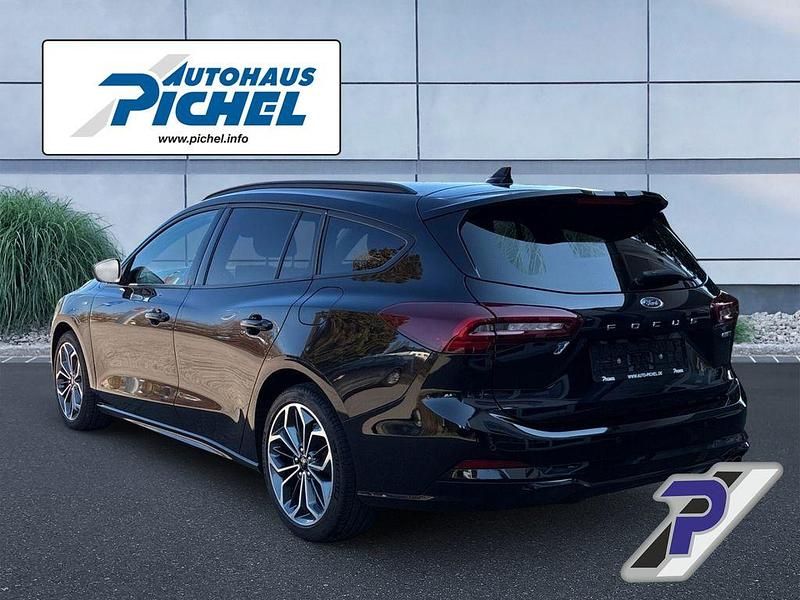 Gebraucht Ford Focus ST-Line 155 PS (114 kW) 2022 Schwarz(metallic) Kombi