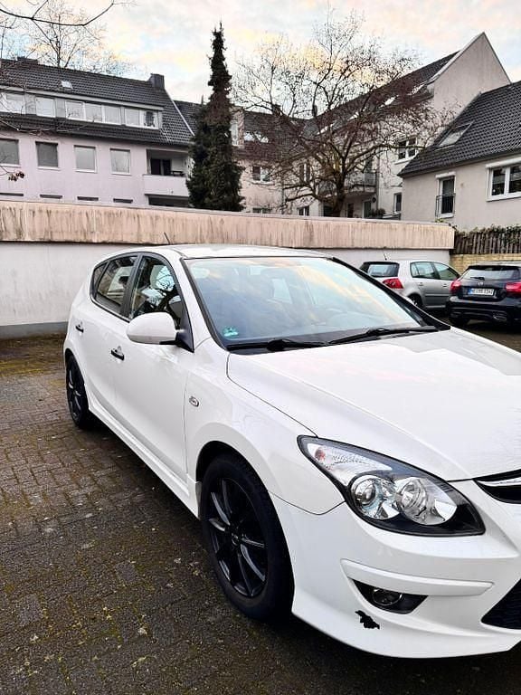 Gebraucht Hyundai i30 Classic 109 PS (80 kW) 2012 Weiß Limousine