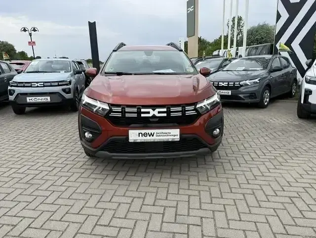 Gebraucht Dacia Jogger Expression 110 PS (80 kW) 2024 Terracottabraun Van / Kleinbus