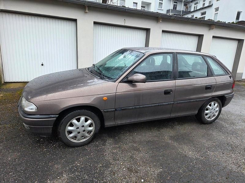 Gebraucht Opel Astra 75 PS (55 kW) 1997 Braun Limousine