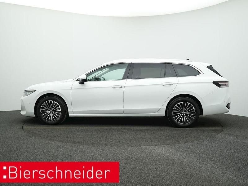 Gebraucht VW Passat Elegance 150 PS (110 kW) 2024 Weiss Kombi