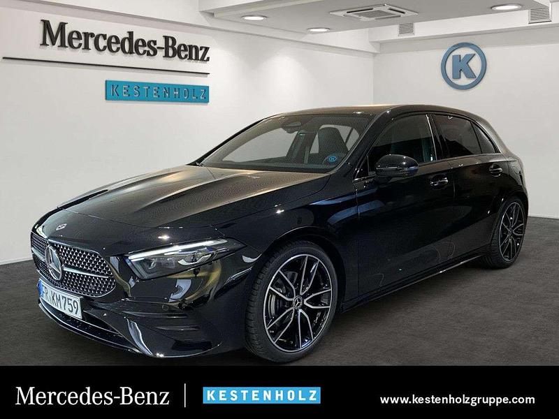 Kosmosschwarz Gebraucht 2025 Mercedes A200 AMG Limousine | 38.850 € (Teuer) - Bild 1/4